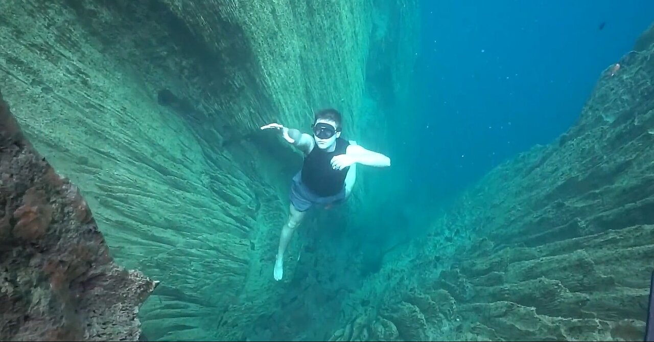 Underwater Cliff