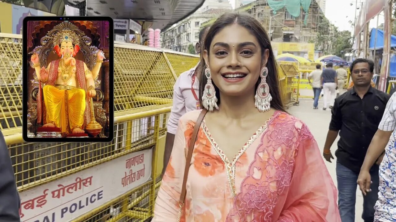 Sreejita De Visits Lalbaugcha Raja 🛕