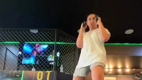 QUASE QUEBREI O MEU PÉ