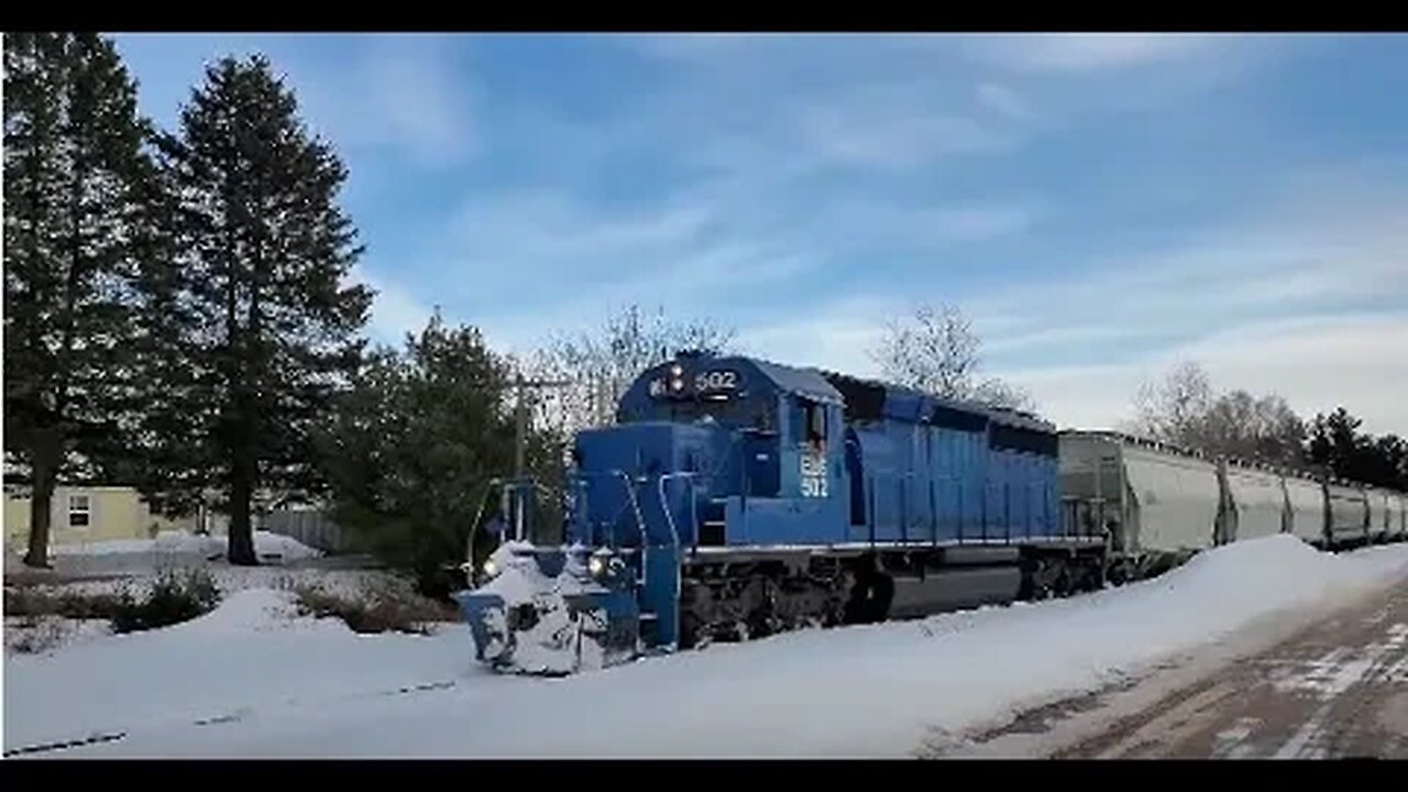 A Couple Of Stoner Stowaways Are On This Train! #trains #trainvideo #trainhorn | Jason Asselin