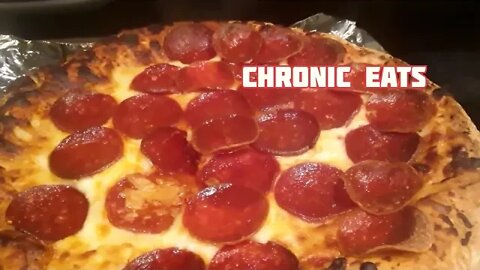 Freschetta pepperoni pizza review with my nephew, Trevor | @Chronic.Eats on IG 🤩🍻🍕
