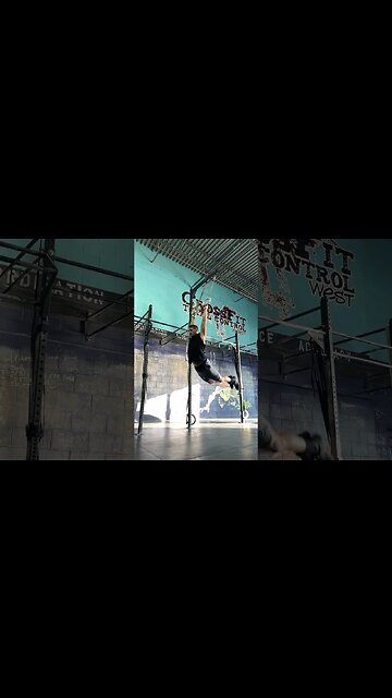 Ring muscle up (slow motion)