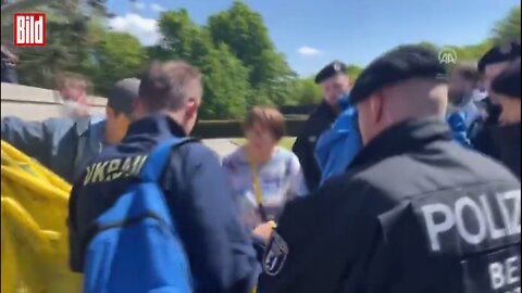 In Berlin, the police took away the national flag of the country from the participants of the action in support of Ukraine