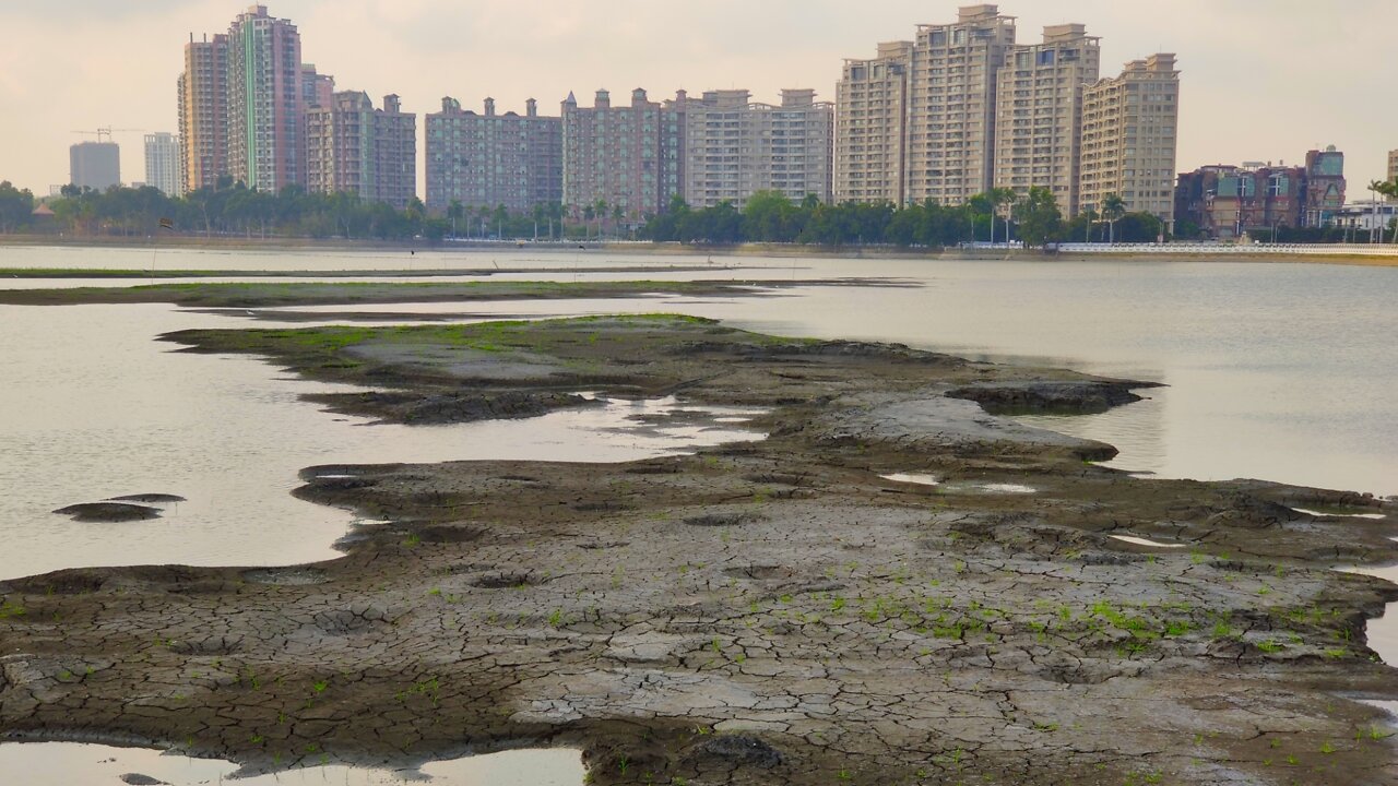 Chengcing Lake 澄清湖風景區 drought 🇹🇼 (2021-04) {aerial}