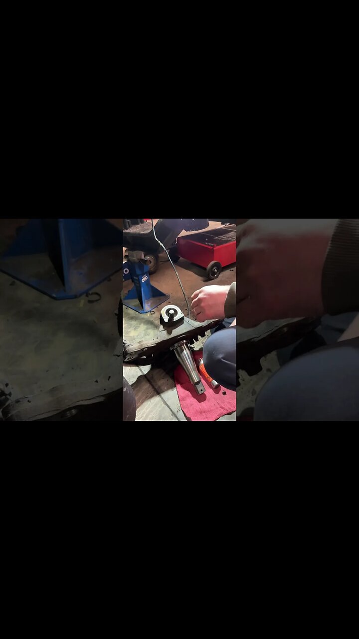 Kingpin Job Remove Bushing Mechanic Kingpin