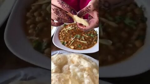 Yummy breakfast with GF in Rawalpindi 😋#ytshorts #shorts #Food #Streetfood #UpFoodReview