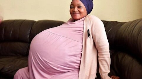 Site says woman set world record by giving birth to 10 babies in South Africa.