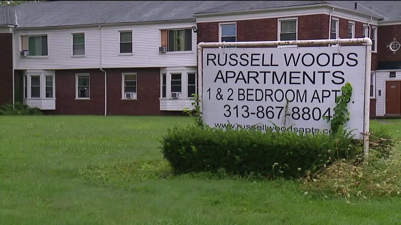 Tenants complain about black mold and leaking roofs at Detroit apartment building