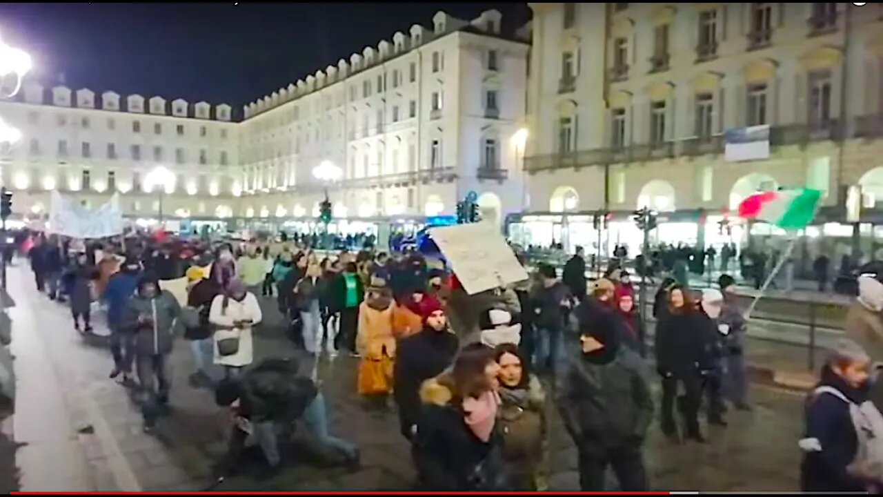 Chegando na praça central (Castello): Turim, Itália 🇮🇹 Manifestação Pela Liberdade 4/12/21