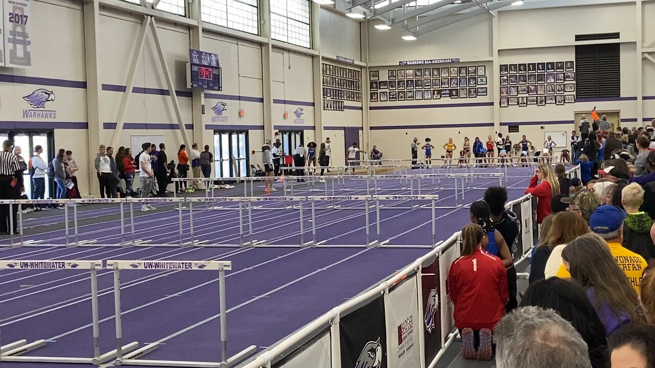 2022 04 09 Indoor 60m hurdles 9.30s Maddie Hogan