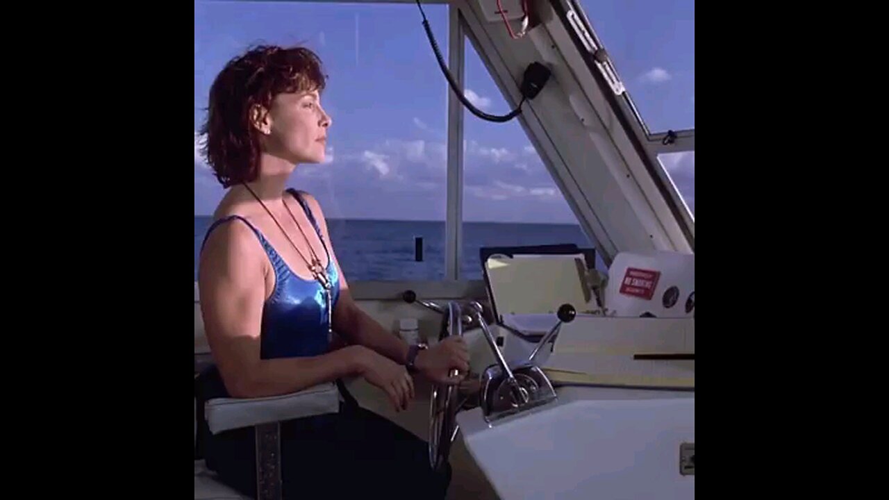 dolphins ne bachayi kutte ki jaan