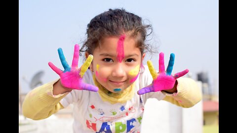 A beautiful girl dances funny in front of the mirror making mouth faces 👧☺️