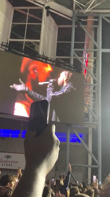 Drake talks about Kendrick at his Toronto Show!
