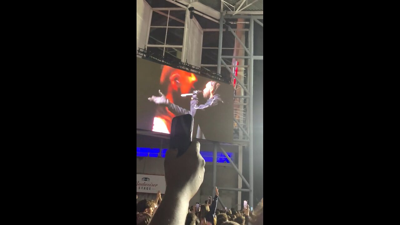 Drake talks about Kendrick at his Toronto Show!