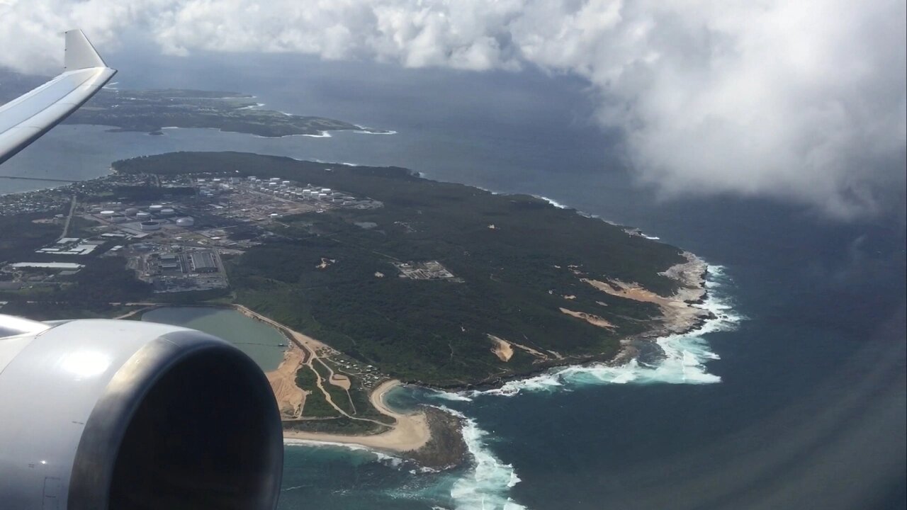 Qantas A330-200 takeoff at Sydney Airport (ENGINE view)