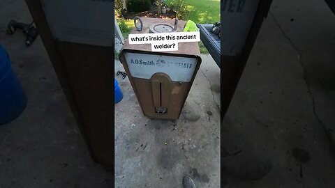 what's inside this vintage welder?