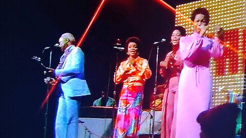 Staple Singers Touch Hand Make A Friend 1974 Live