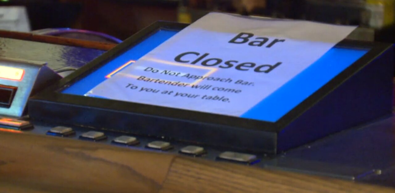 COVID-19 task force votes to keep bars closed in Clark County