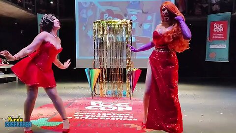 Jessica Rabbit e Betty Boop no Concurso Cosplay Lip Sync Challenge na Poc Con