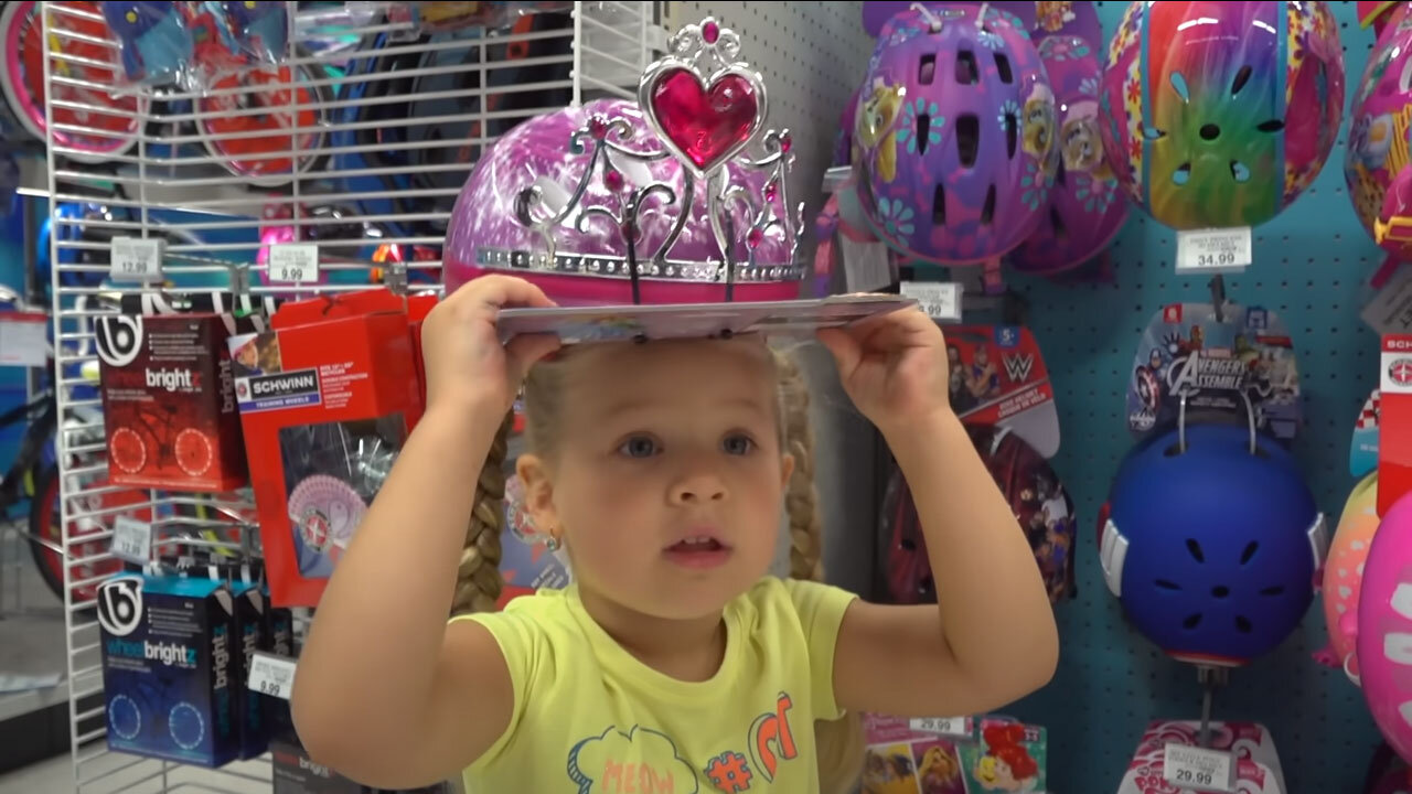 Diana with Mommy doing shopping in a toy store Funny video for kids and toddlers