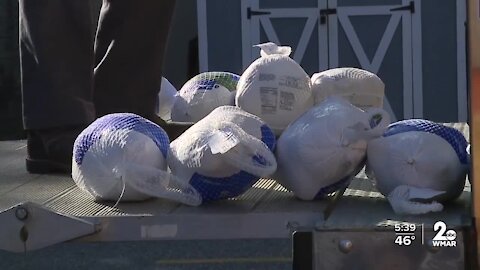 Hundreds receive food for Thanksgiving meals