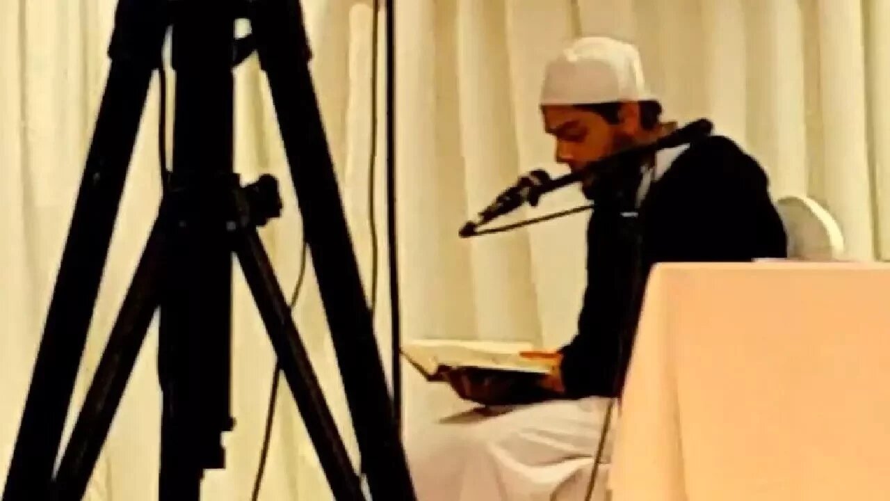 Huzaifah Ahmed reciting at the Eastern Pavilion Banqueting Hall Oldham 2017