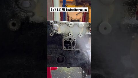 BMW E34 M5 Engine Degreasing #bmw #car #mechanic #automobile #mechaniclife #bmwe34 #bmwm5 #engine