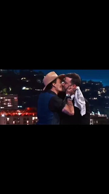 Johnny Depp Loves Kisses