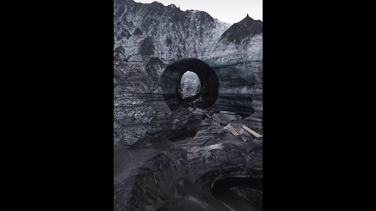 Flying through katla ice cave..