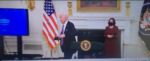 Biden Flees Without Mask After Reporter Asks Question