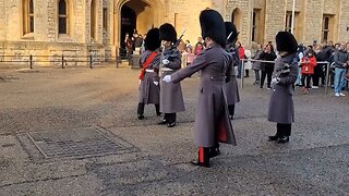 Escort to the word turn right #toweroflondon