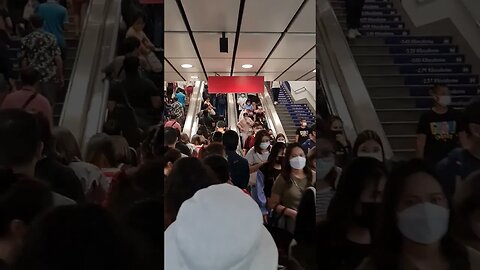 Bangkok Thailand Crowded Metro 🇹🇭 #shorts #Bangkok #thailand #train #metro#rushhour