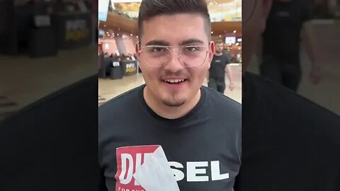 PRIMESTI UN BURGER DACA MA URMARESTI PE TIK TOK #oguritamica #mancaciosul #romania #food #food