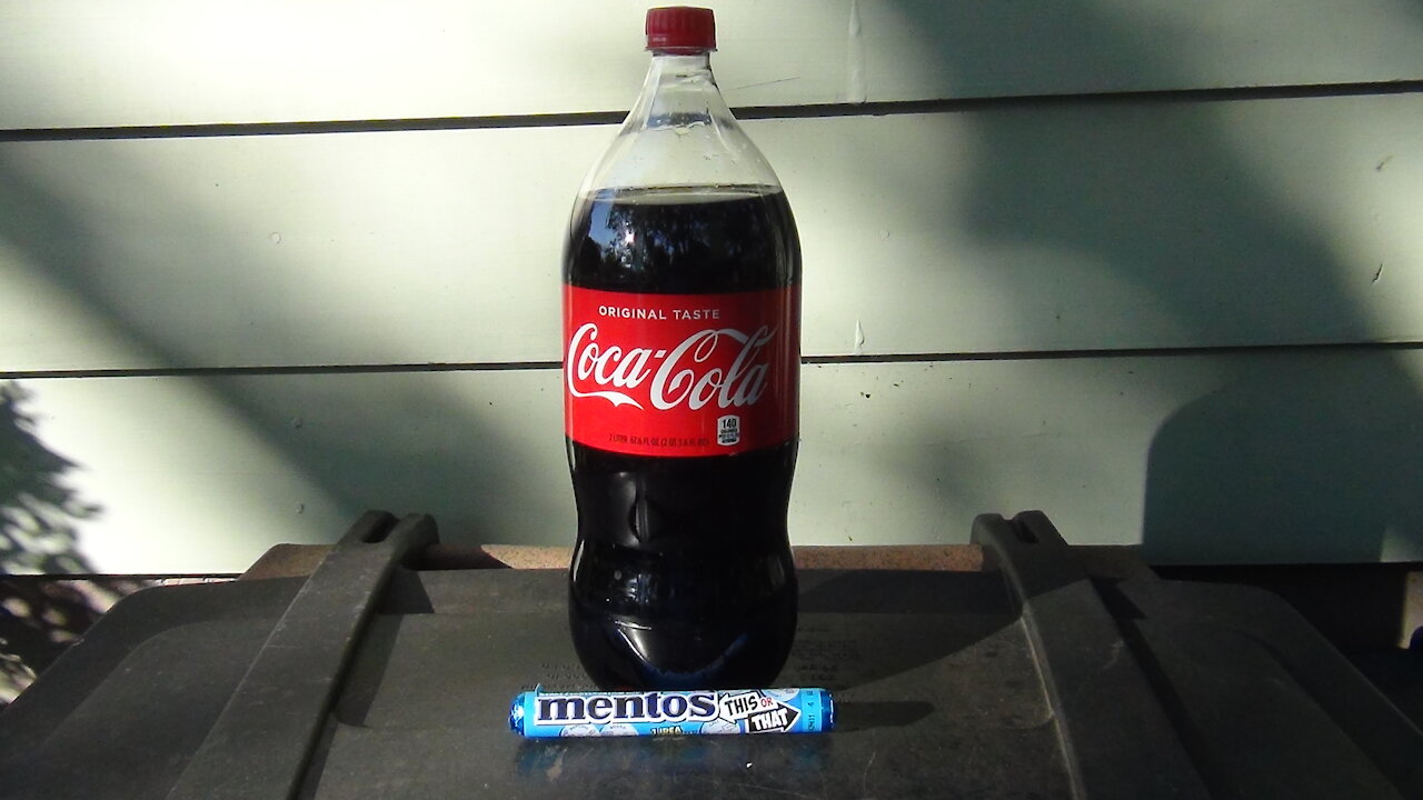 Experiment: Cola-Cola vs Mentos