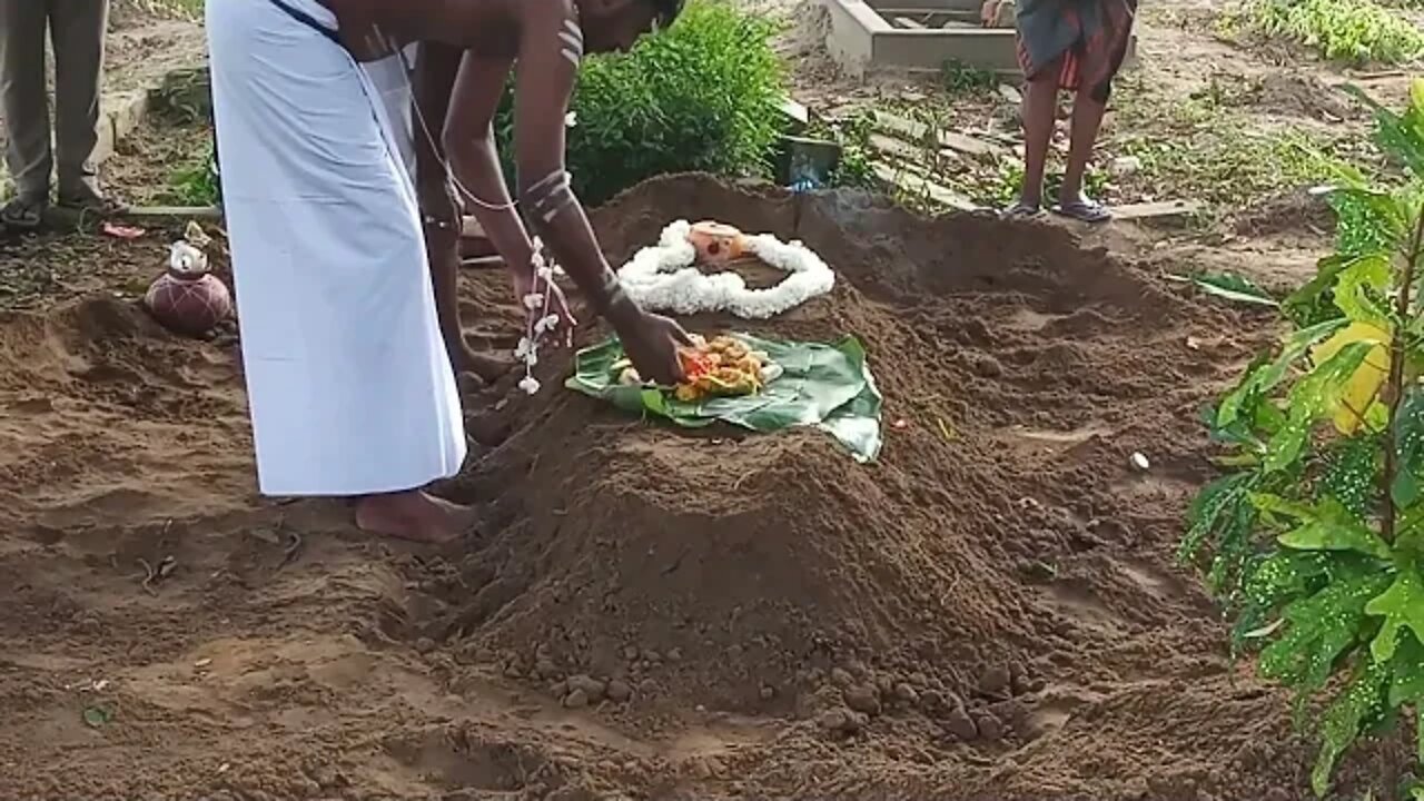 Hindu Puja for the buried deceased at the cemetry. Aum Namashivaya