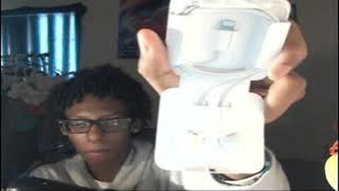 Are Apple AirPods Worth the Hype? (Pheanx Hebrew Ep.13)
