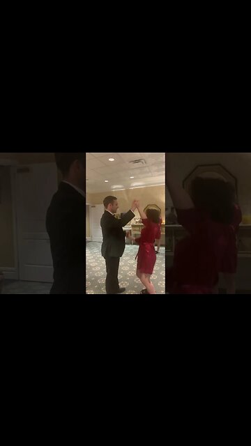 Getting ready with my little sister on her big day! 💒💕 #wedding #winterwedding #christmaswedding