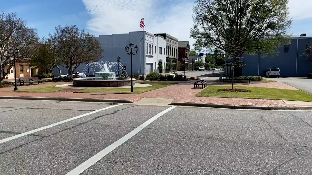 Walk and talk tour of the Rockingham, NC, town center - Small Towns - Cities - Vlogging America