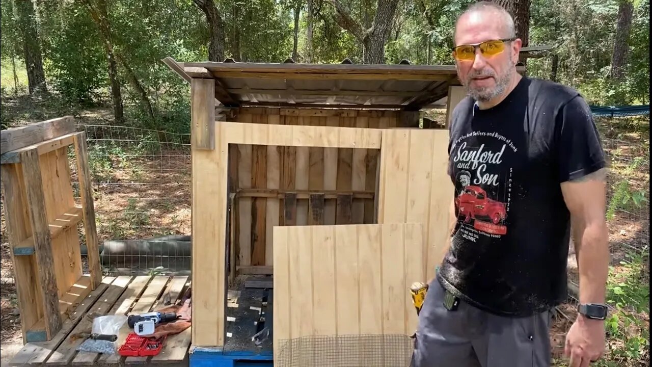 All Cooped Up; Building A Chicken Coop w/ Spare Materials & pallets. Bison Carnivore Crisps? 🥩 💧🧂