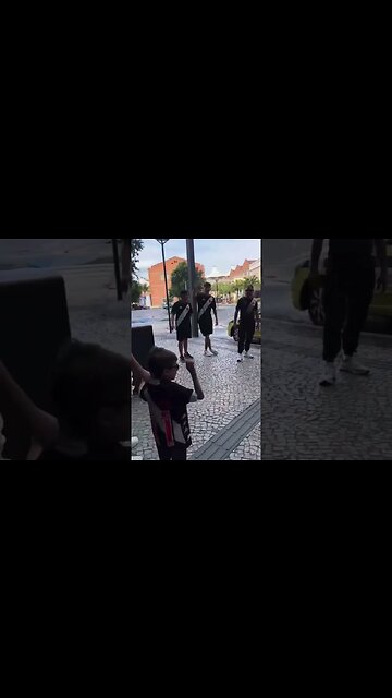 Menino Gui puxando um "Casaca!"