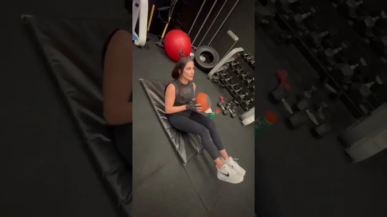 Core Workout 🏋️♀️ Weight Ball #fitness #2023 #gym #workout #core #love #fitnessmotivation