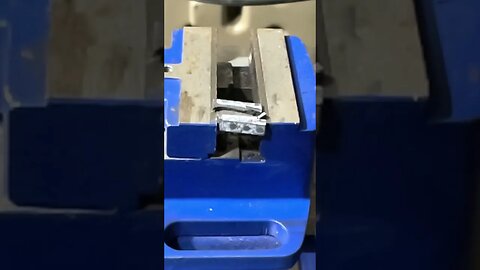 Crushing graphite