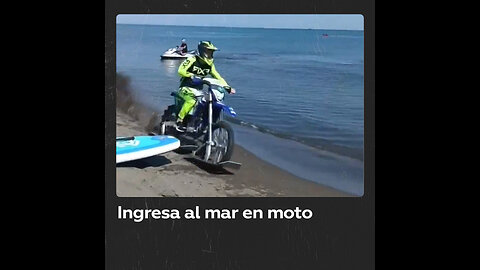 Recorre el mar en moto acuática y vuelve a tierra