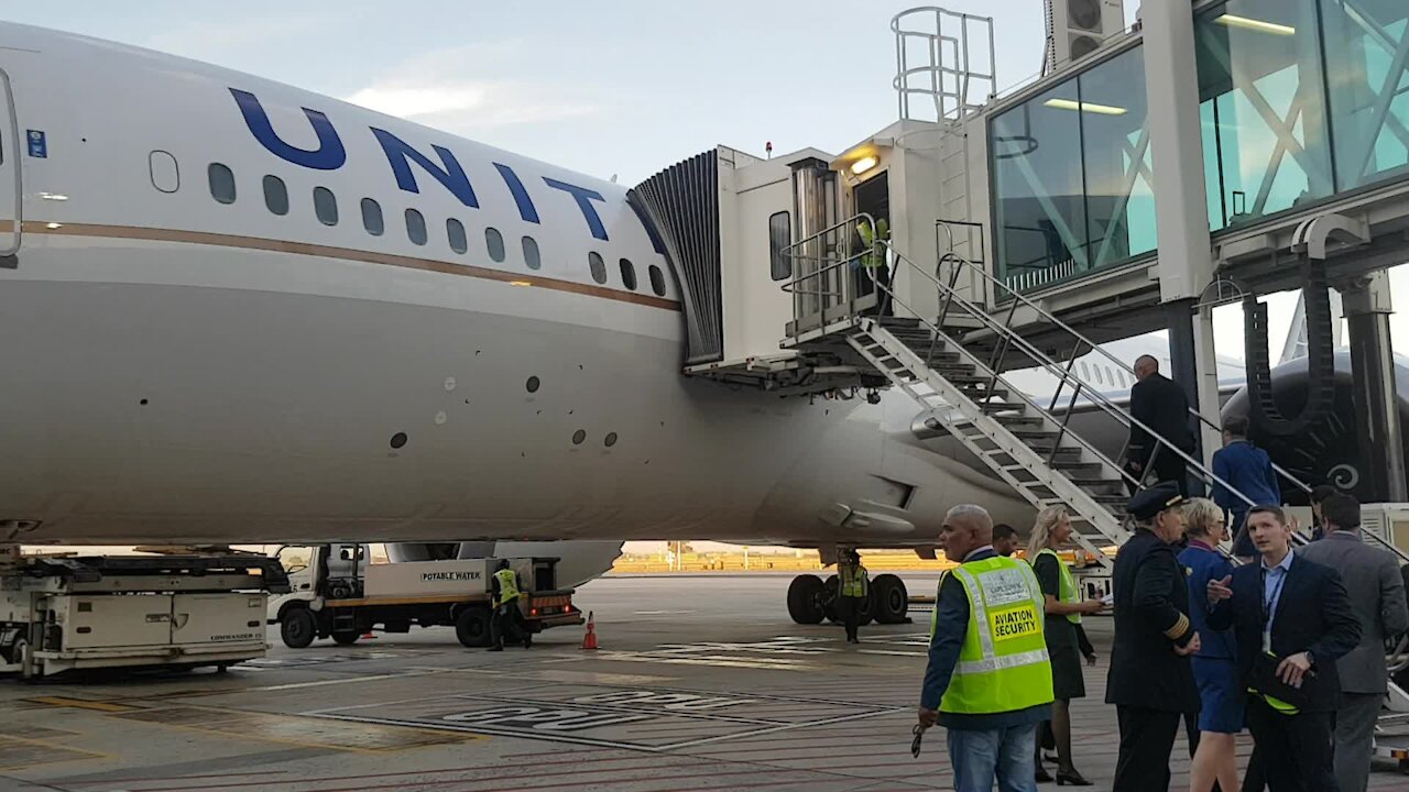 SOUTH AFRICA - Cape Town - First United Airlines nonstop flight from New York to Cape Town (Video) (JT8)