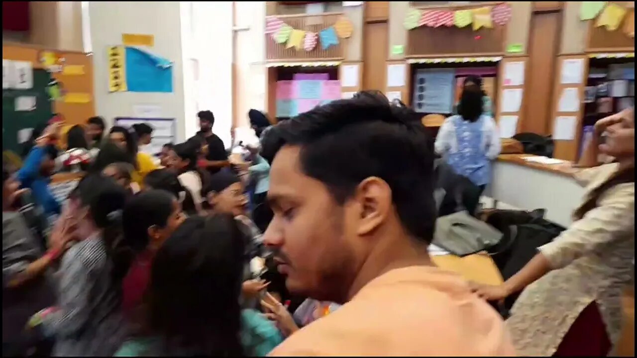 When u work with Delhi People and get a stretch break. Energy dekho subha subha 🤣🤣🤣 #teachforindia