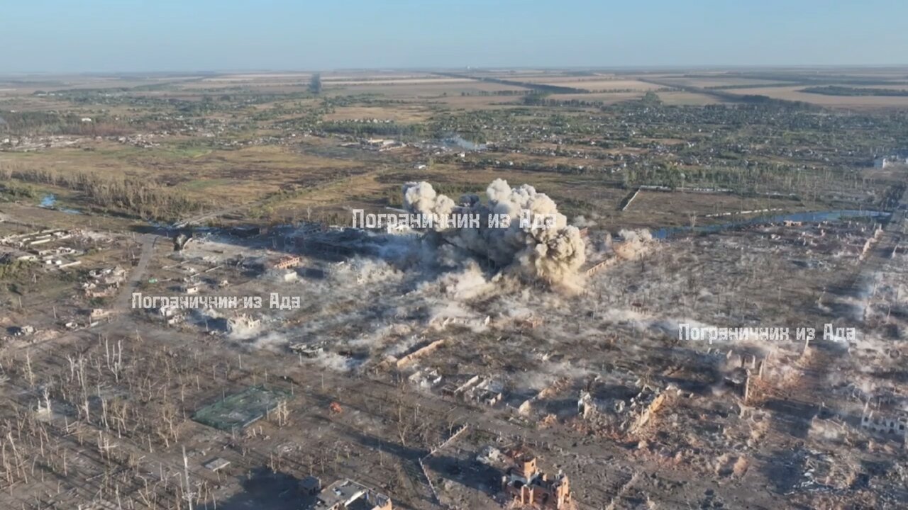 The arrival of the FAB-3000 aerial bomb at a target in Volchansk of the Kharkov region