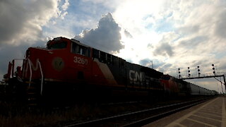 Manifest Train 482 Eastbound In Ontario With CN 3260 & CN 2948 Locomotives