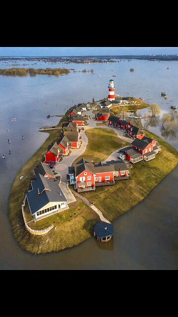 The fishing village in the Ryazan region acquires all its beauty during the flood