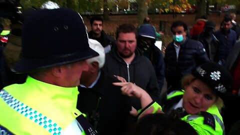 POLICE TRY TO KALM TENSIONS #SPEAKERSCORNER