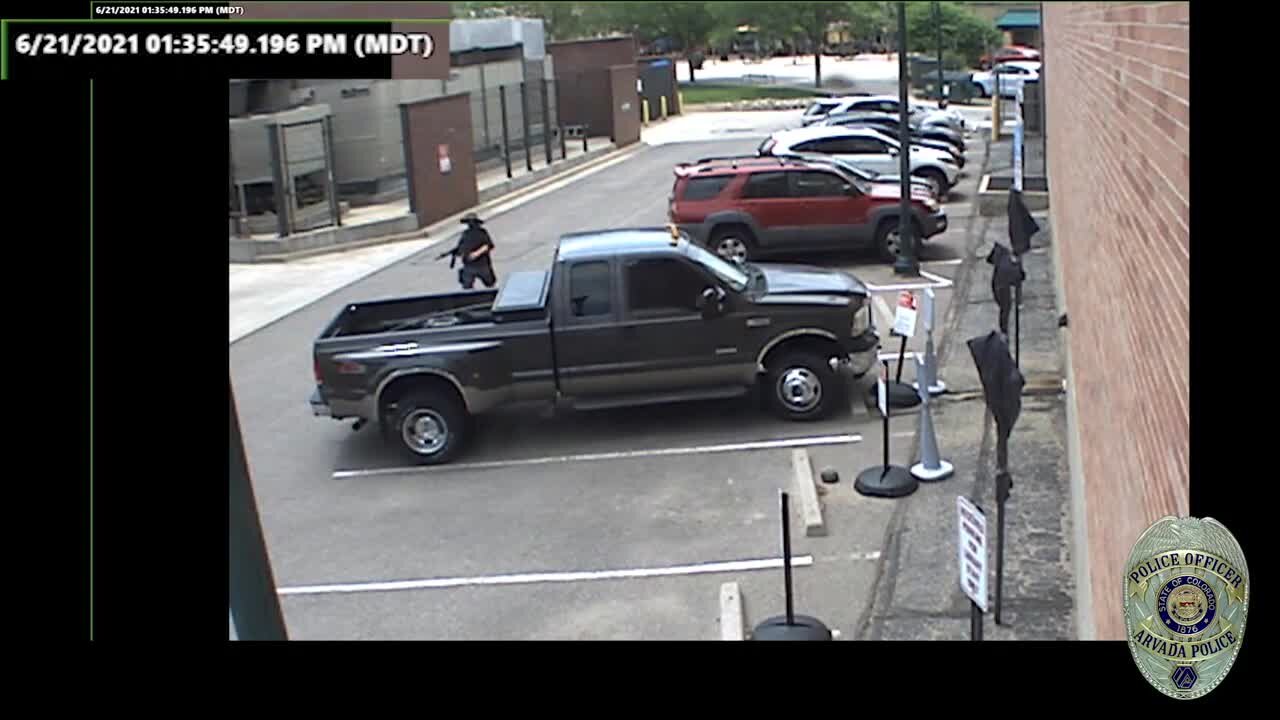 WARNING: Video shows Olde Town Arvada shooting suspect fire weapon at police